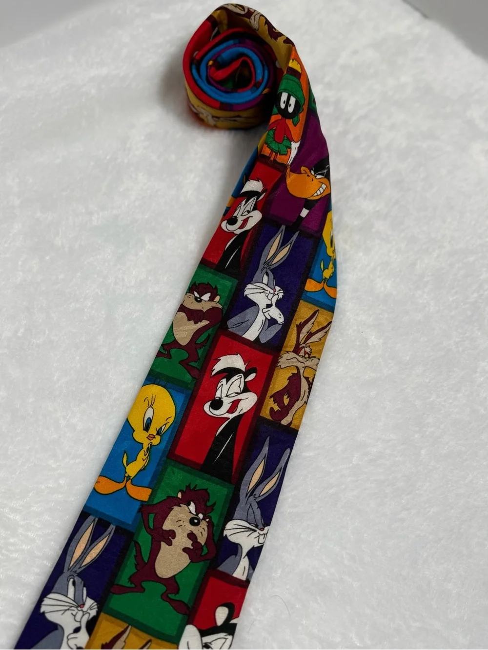Looney Tunes Mania Vintage Character Necktie Bugs Bunny Taz Tweety 58”